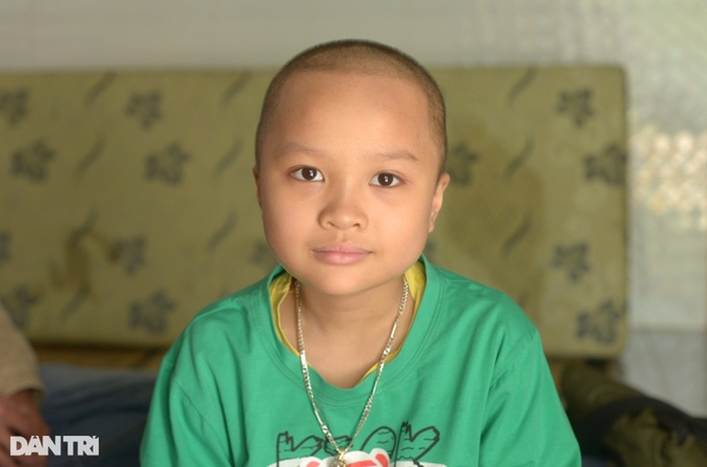 Mẹ ứa nước mắt khi con trai bị ung thư mong rời bệnh viện để đến trường - 3 Mẹ ứa nước mắt khi con trai bị ung thư mong rời bệnh viện để đến trường - 3