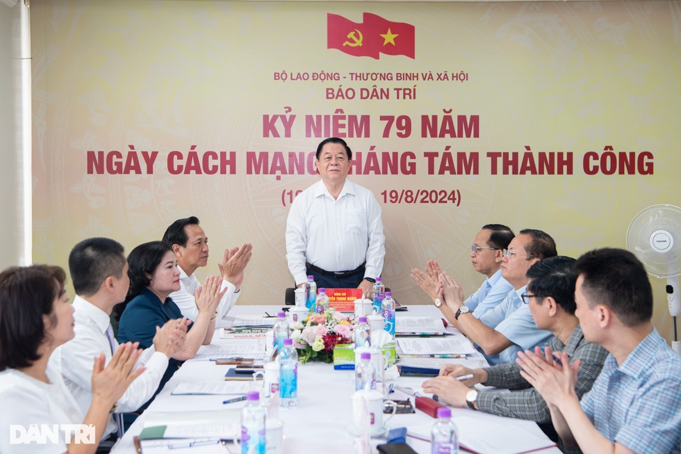 Trưởng Ban Tuyên giáo Trung ương: Phát huy 4 chữ "hơn" của báo Dân trí