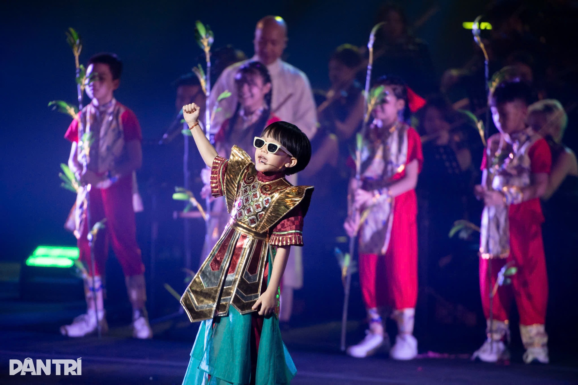 Những khoảnh khắc ấn tượng, bùng nổ trong concert Rực rỡ ngày mới - 5 Những khoảnh khắc ấn tượng, bùng nổ trong concert Rực rỡ ngày mới - 5