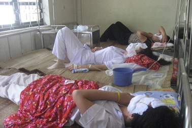 Bác sĩ, y tá bị tấn công bằng bình xịt hơi cay