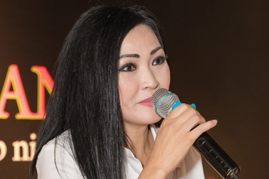 Phương Thanh tái xuất, "chơi lớn" với album băng cối giá 7 triệu