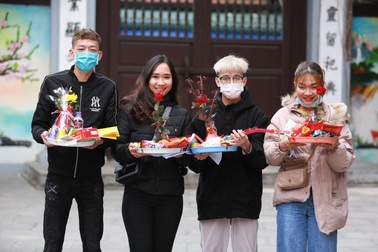 Ngôi chùa “chống ế” ở Hà Nội đông đúc nam thanh, nữ tú dịp Valentine