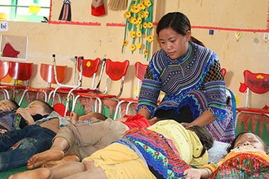 Thầm lặng cõng con chữ lên non