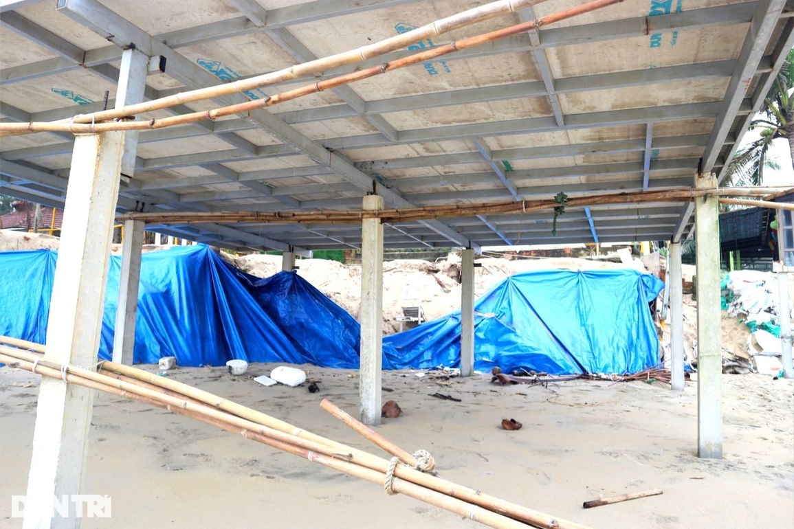 Sóng lớn liên tục đe dọa, xé toạc bãi biển đẹp nhất châu Á - 2 Sóng lớn liên tục đe dọa, xé toạc bãi biển đẹp nhất châu Á - 2
