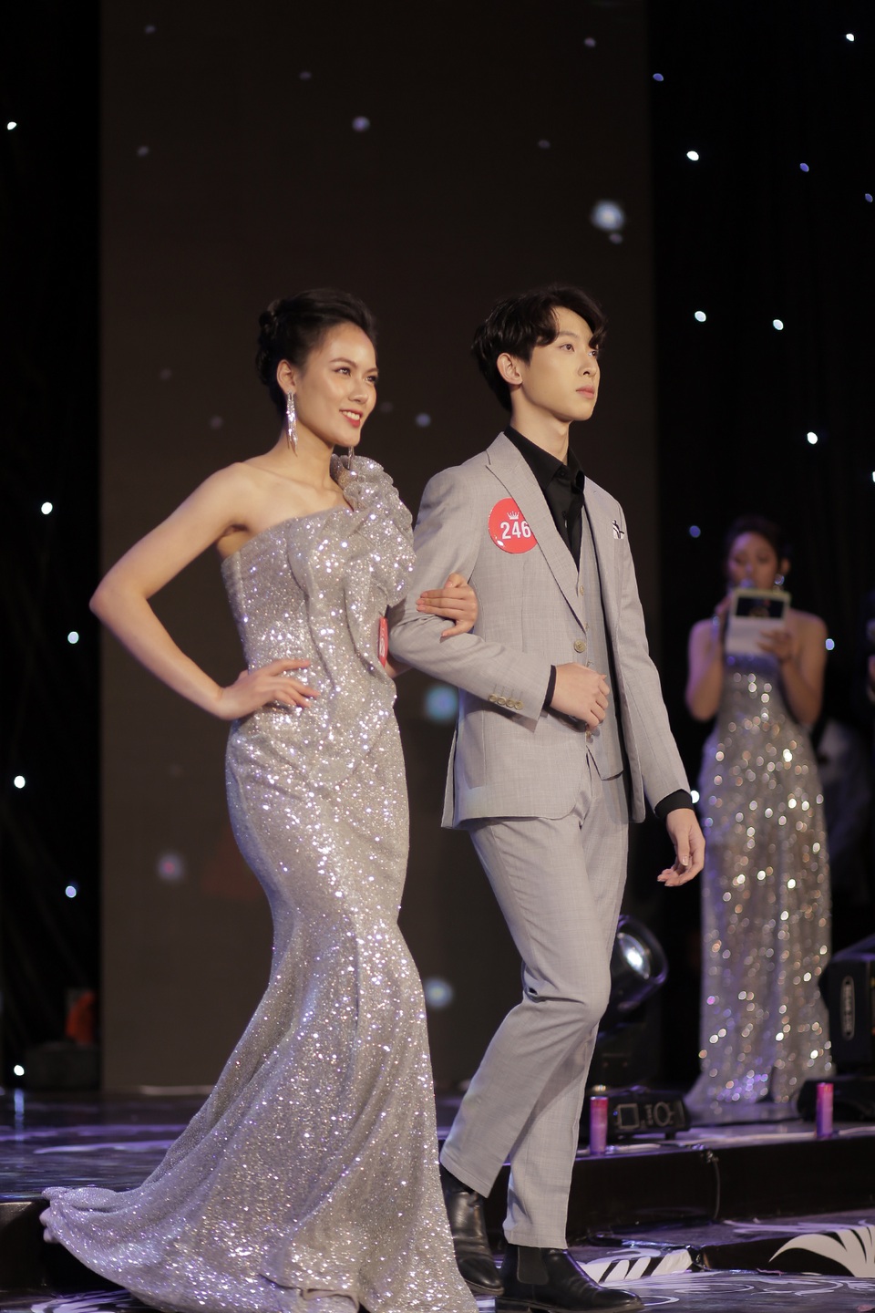 Nữ sinh cao 1m70 đăng quang hoa khôi ĐH Thương mại 2020 - 7 Nữ sinh cao 1m70 đăng quang hoa khôi ĐH Thương mại 2020 - 7