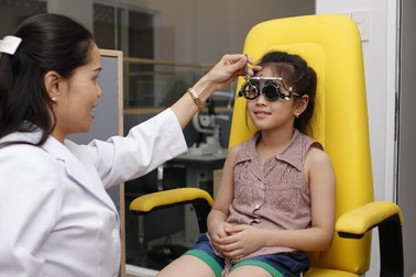 Ortho-K có thay thế được phẫu thuật khúc xạ?