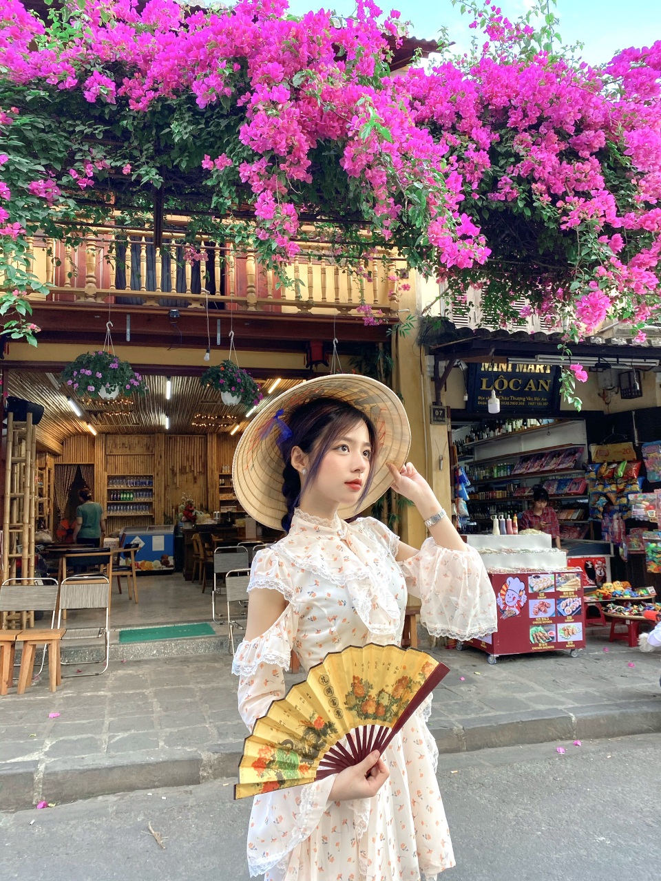 Hot girl ĐH Kinh tế quốc dân thành tâm điểm ở ngày hội tuyển sinh - 13 Hot girl ĐH Kinh tế quốc dân thành tâm điểm ở ngày hội tuyển sinh - 13