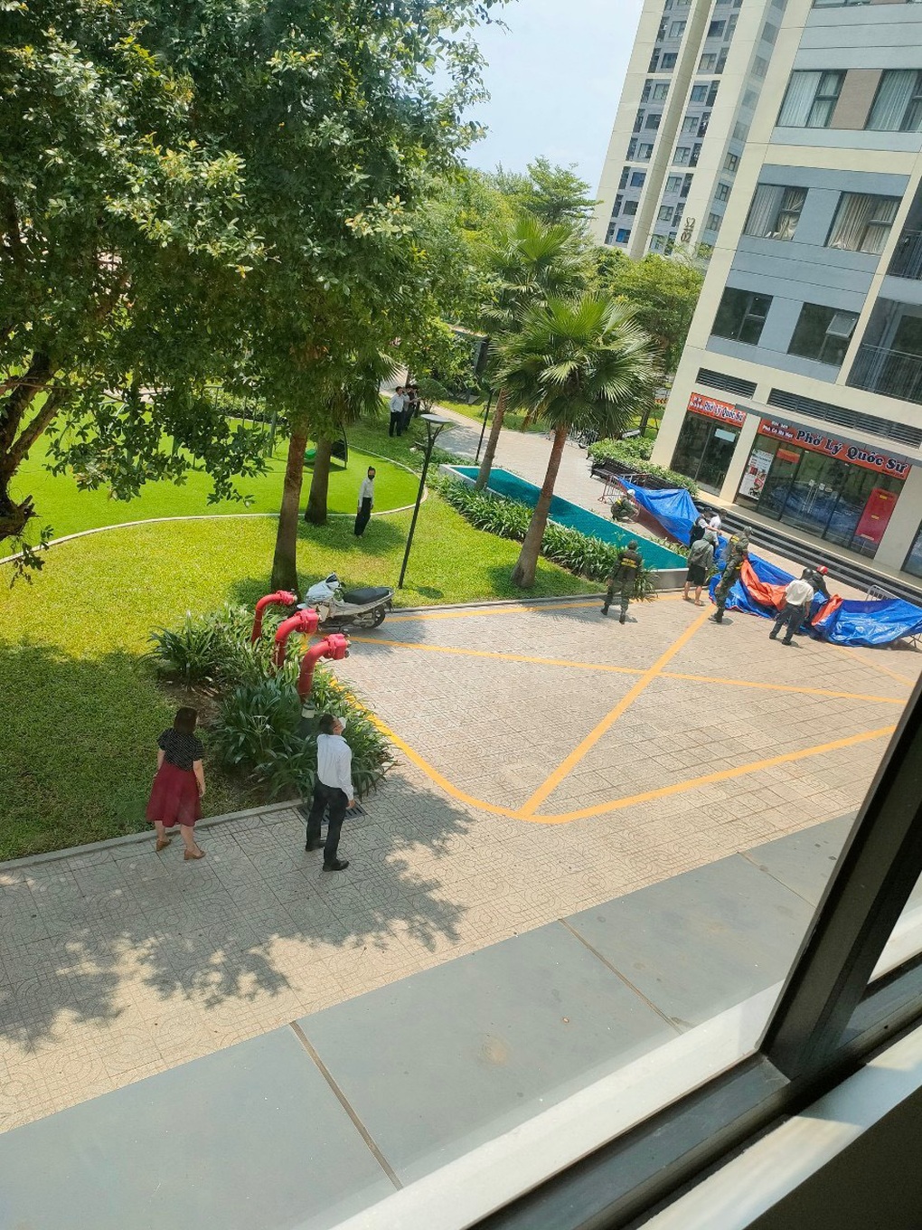 Người đàn ông rơi chung cư tử vong - 1 Người đàn ông rơi chung cư tử vong - 1