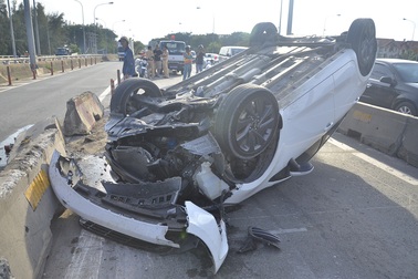 Sáng tai nạn chết người, chiều ô tô “phơi bụng” ngay vị trí cũ