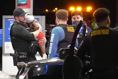 Mỹ: Cảnh sát bắn trúng đầu bé trai 1 tuổi khi đuổi bắt nghi phạm