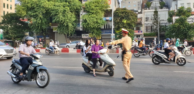 Bộ Công an đề xuất chỉ còn 4 trường hợp CSGT được dừng xe kiểm tra - Ảnh 1.