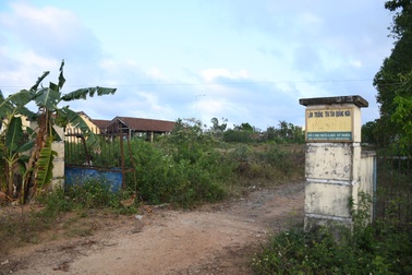 Giám đốc không lương, quá tuổi hưu 4 năm, xin nghỉ vẫn... không được!