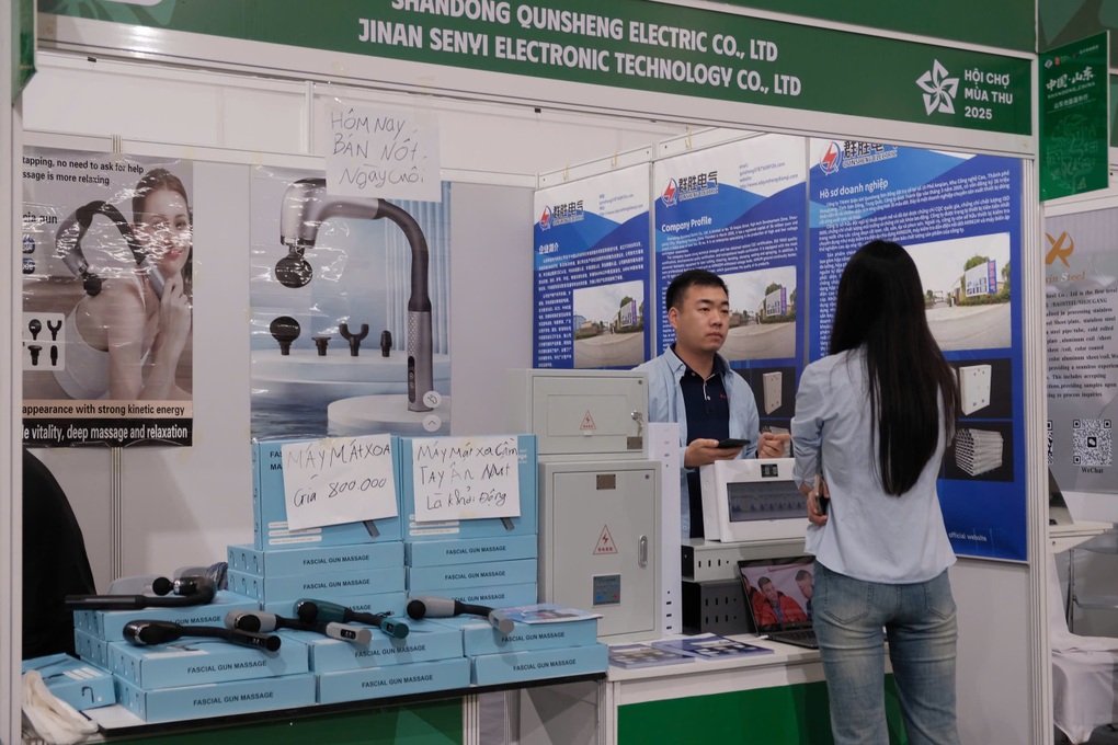 Hơn 100 thỏa thuận hợp tác được ký kết tại Hội chợ Mùa Thu - 2 Hơn 100 thỏa thuận hợp tác được ký kết tại Hội chợ Mùa Thu - 2