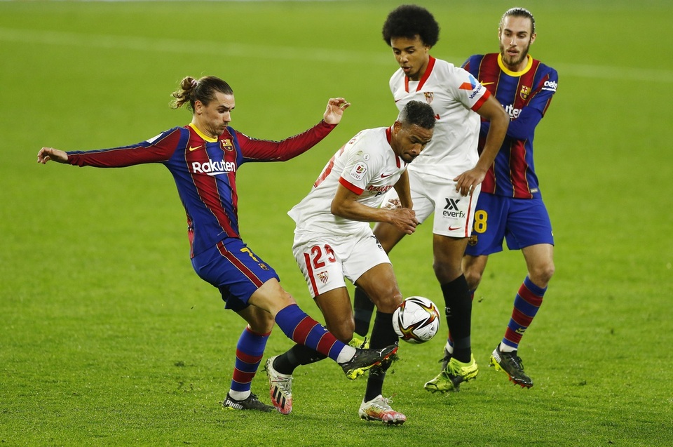 Rakitic khiến Barcelona ôm hận trước Sevilla - 3 Rakitic khiến Barcelona ôm hận trước Sevilla - 3