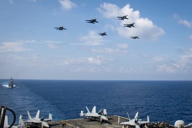 Tàu sân bay Mỹ diễn tập với tiêm kích Su-30 Malaysia trên Biển Đông