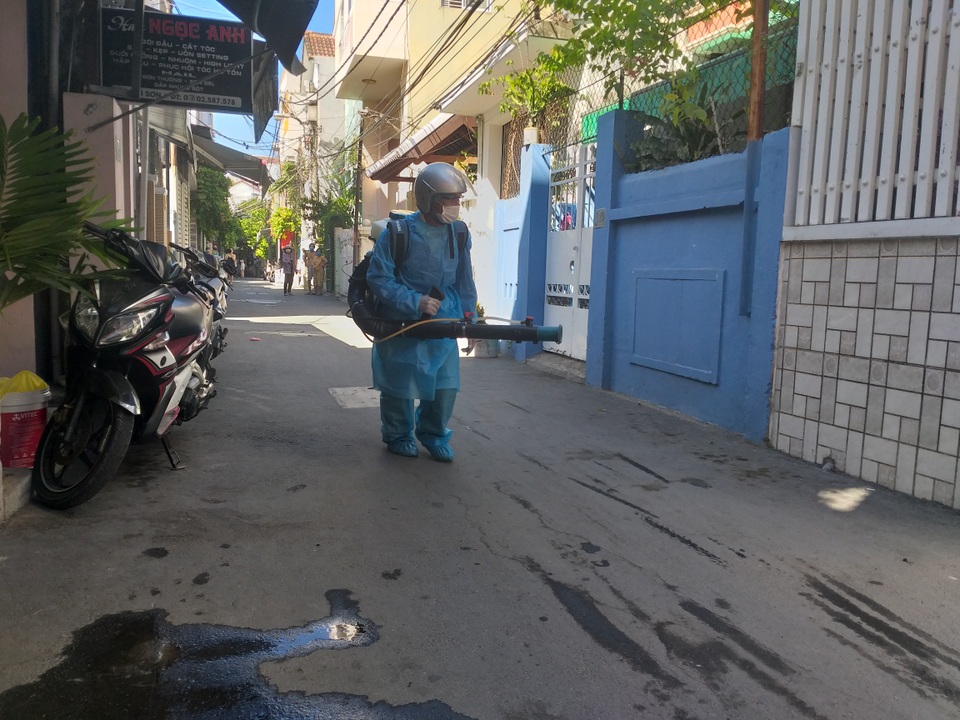 Vợ bệnh nhân 418 là giáo viên dạy thêm, truy tìm F2 tiếp xúc gần ca bệnh - 6 Vợ bệnh nhân 418 là giáo viên dạy thêm, truy tìm F2 tiếp xúc gần ca bệnh - 6