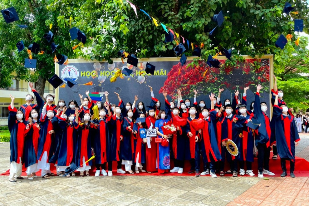 Nữ sinh tuyển thẳng vào ĐH Kiến trúc TPHCM vẫn xuất sắc đạt 9,75 điểm Văn - 5 Nữ sinh tuyển thẳng vào ĐH Kiến trúc TPHCM vẫn xuất sắc đạt 9,75 điểm Văn - 5