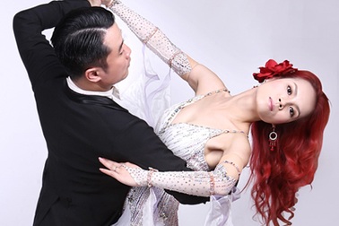 Sao khiêu vũ thể thao khoe ảnh cưới