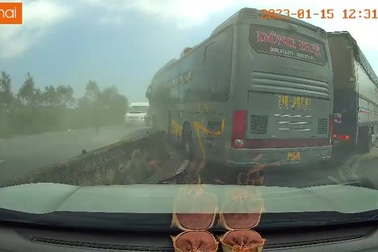 Xe giường nằm gây tai nạn vì không làm chủ tốc độ