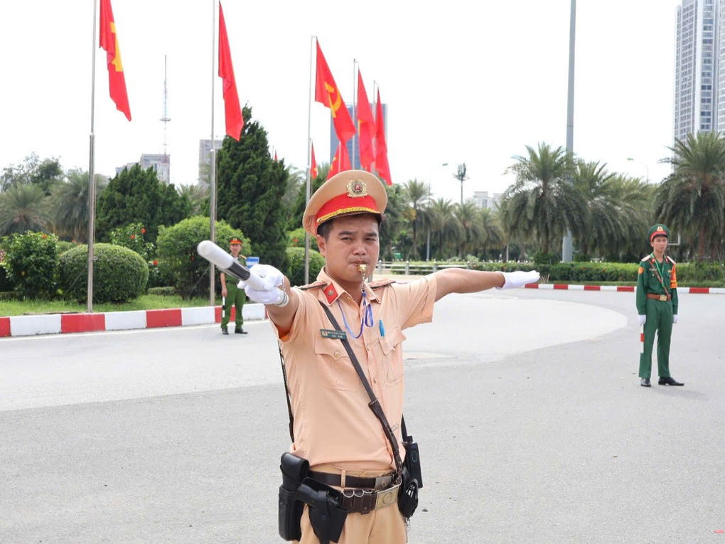 CSGT Hà Nội triển khai phương án phục vụ Đại hội Đảng bộ thành phố - 3 CSGT Hà Nội triển khai phương án phục vụ Đại hội Đảng bộ thành phố - 3