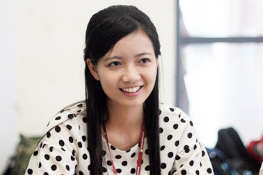 Cô giáo xinh đẹp trường Ams rạng ngời bên học trò 