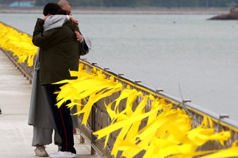 Những vết sẹo khó liền sau vụ chìm phà ở Hàn Quốc