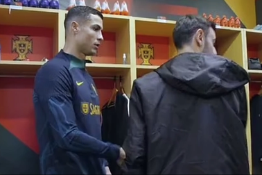 Phản ứng của Bruno Fernandes khi gặp Ronaldo ở đội tuyển Bồ Đào Nha