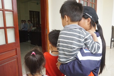 Sa chân vào ma túy, cha bất lực lo 7 đứa con thất học