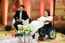 Chuyện tình đầy xúc động của chàng trai nghèo và cô gái khuyết tật