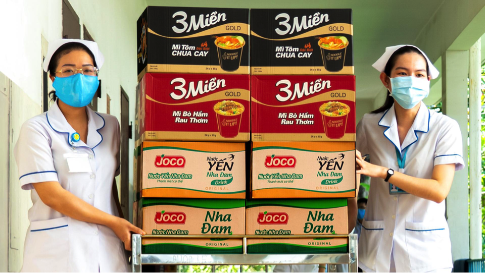 Uniben trao tặng 150.000 bữa ăn dinh dưỡng và nước trái cây Joco tới y, bác sĩ các bệnh viện tuyến đầu - 4 Uniben trao tặng 150.000 bữa ăn dinh dưỡng và nước trái cây Joco tới y, bác sĩ các bệnh viện tuyến đầu - 4
