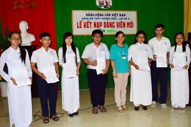 Nhiều học sinh được kết nạp Đảng trước kỳ thi THPT quốc gia   