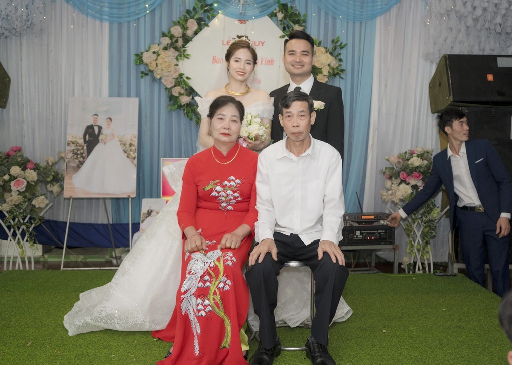 Những đám cưới độc lạ, màn trao của hồi môn trăm tỷ gây sốt trên mạng - 11 Những đám cưới độc lạ, màn trao của hồi môn trăm tỷ gây sốt trên mạng - 11