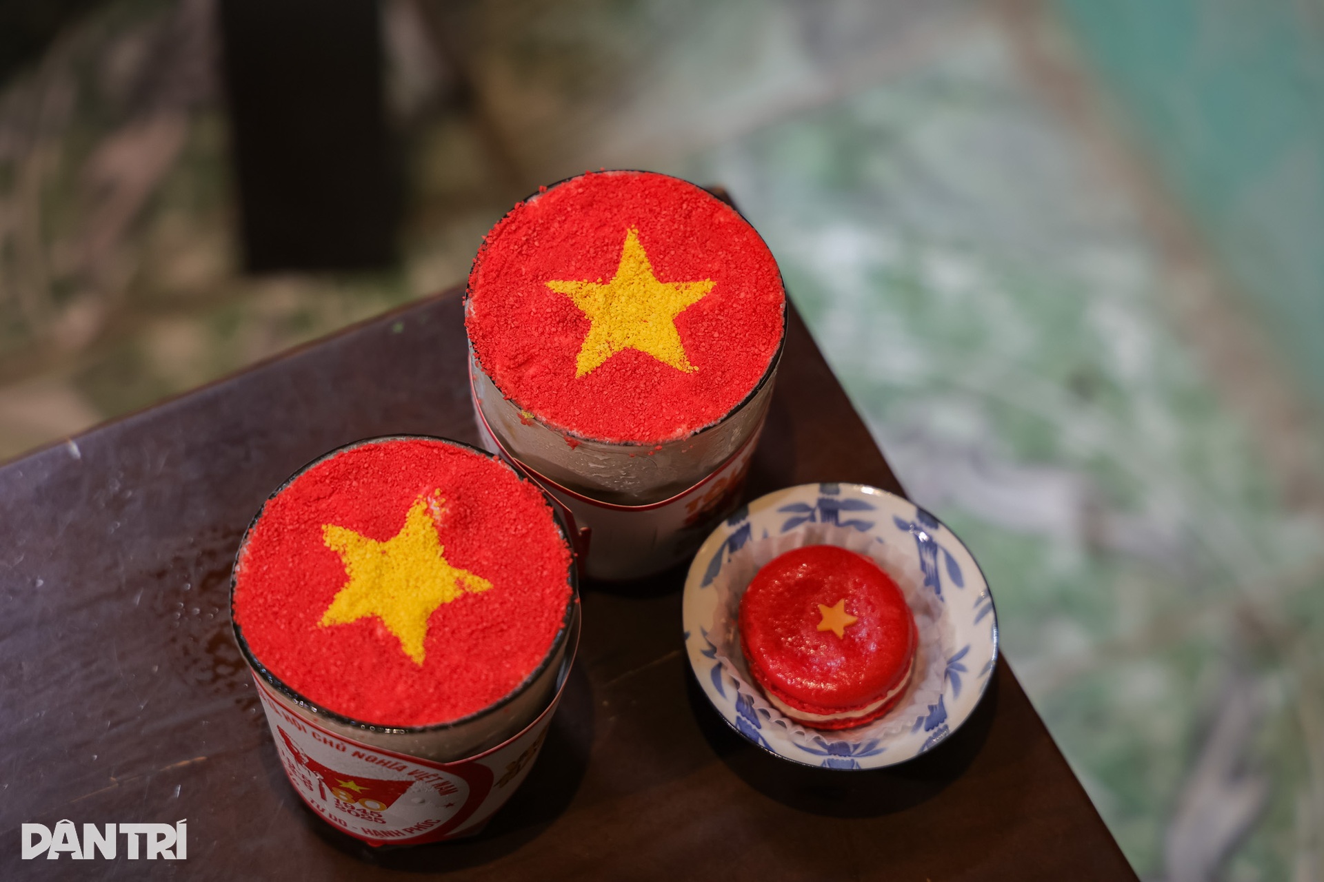 Du khách quốc tế mê mẩn quán cà phê yêu nước, tái hiện Hà Nội 36 phố phường - 11 Du khách quốc tế mê mẩn quán cà phê yêu nước, tái hiện Hà Nội 36 phố phường - 11