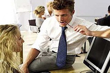 5 dấu hiệu sếp muốn “tán tỉnh” bạn