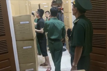 Liên tiếp bắt các vụ buôn bán khẩu trang không rõ xuất xứ