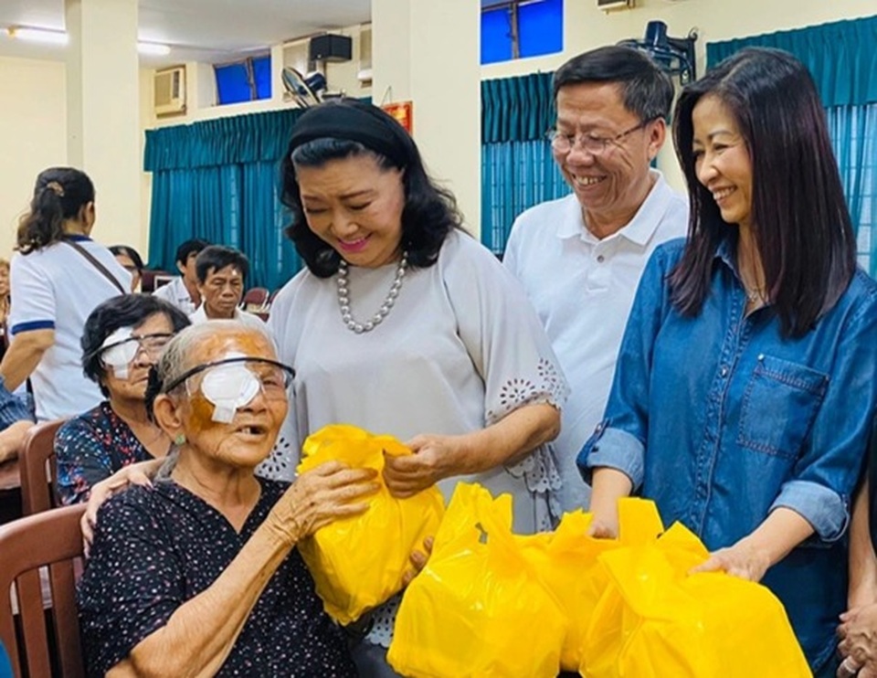 Nghệ sĩ tuổi Tý kể chuyện đón năm mới 2020 - 6 Nghệ sĩ tuổi Tý kể chuyện đón năm mới 2020 - 6