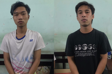 Nữ sinh TPHCM bị 2 nam sinh rút dao khống chế cướp ba lô