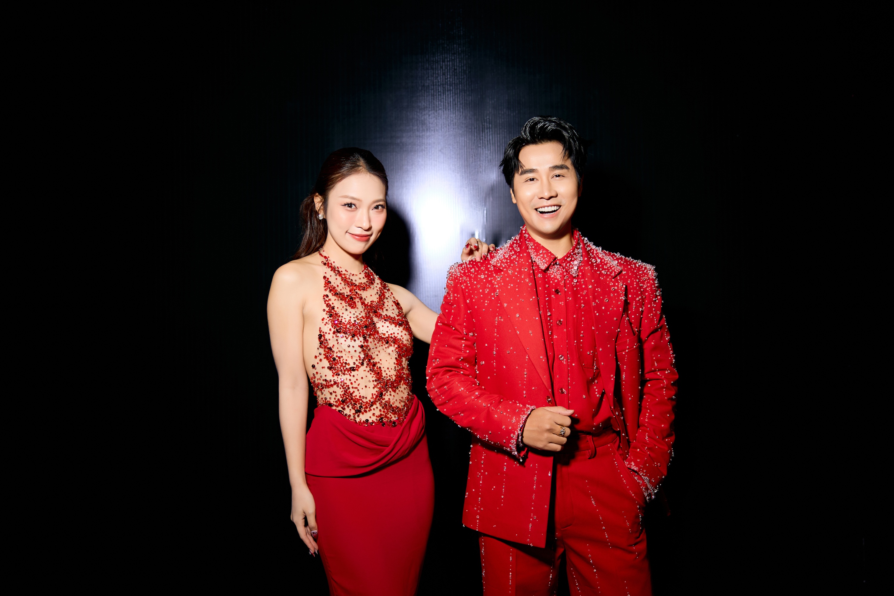 MC 응우옌 캉, 가족과 함께 설날 보내고 싶어…칸비에 대한 소감 공유 - 2 MC Nguyên Khang muốn dành trọn Tết bên gia đình, kể ấn tượng về Khánh Vy - 2