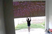 Bé gái ở Hà Nam bị cửa cuốn đè tử vong