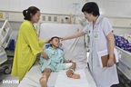 Bé 8 tuổi xin cứu tay được bạn đọc Dân trí giúp gần 159 triệu đồng
