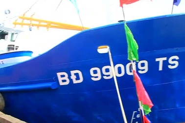 Bình Định: Bàn giao tàu cá vỏ thép đầu tiên cho ngư dân