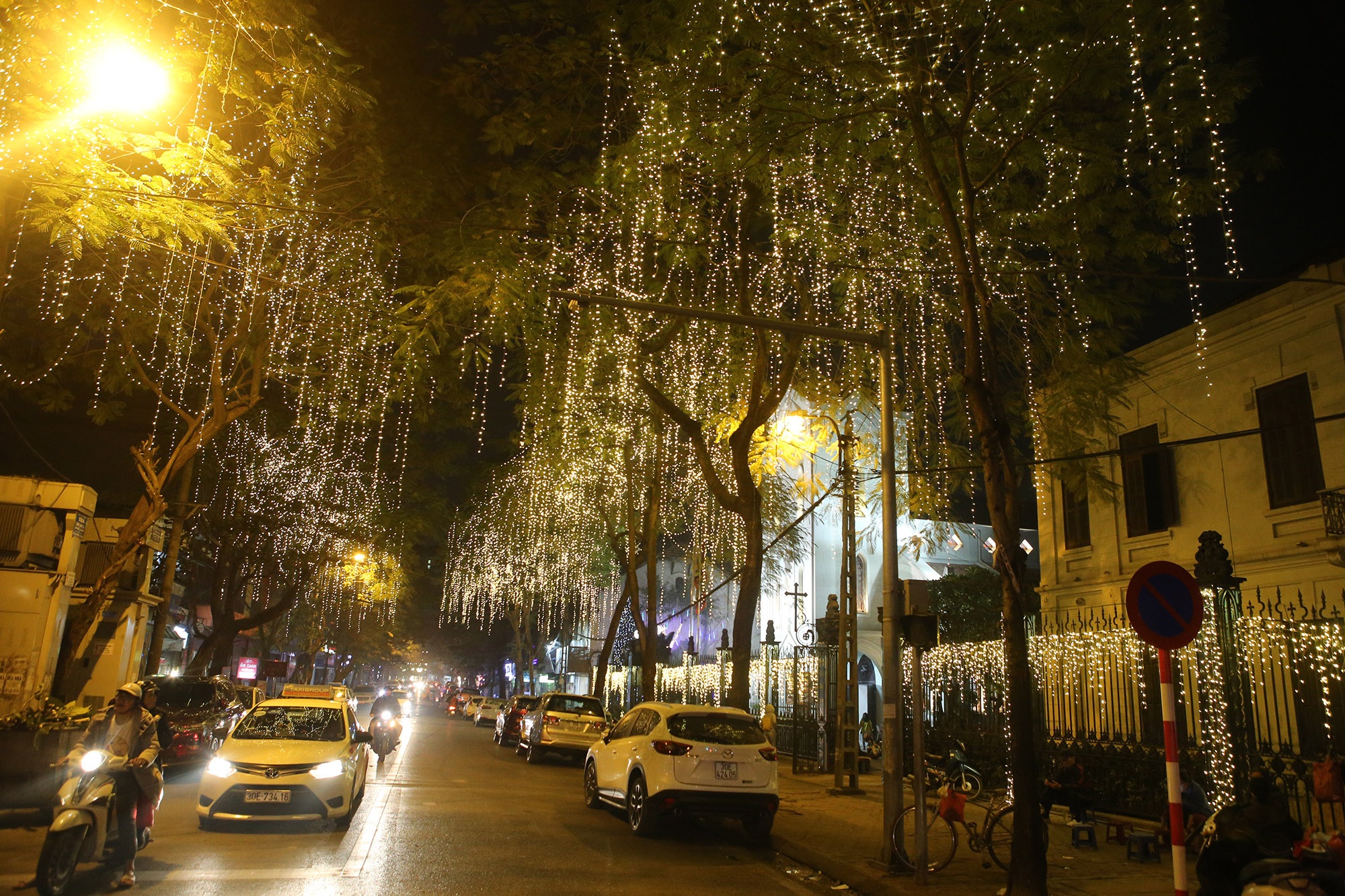 Các nhà thờ tại Hà Nội tỏa sáng lung linh chờ đón Noel 2019 - 8 Các nhà thờ tại Hà Nội tỏa sáng lung linh chờ đón Noel 2019 - 8