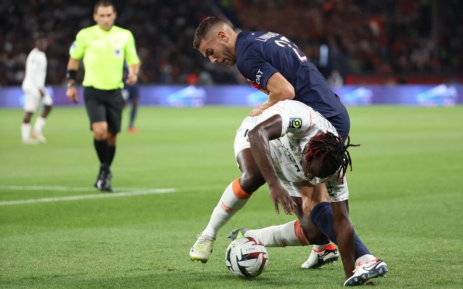 Đẩy Mbappe lên khán đài, PSG trả giá ở trận ra quân Ligue 1 - 3