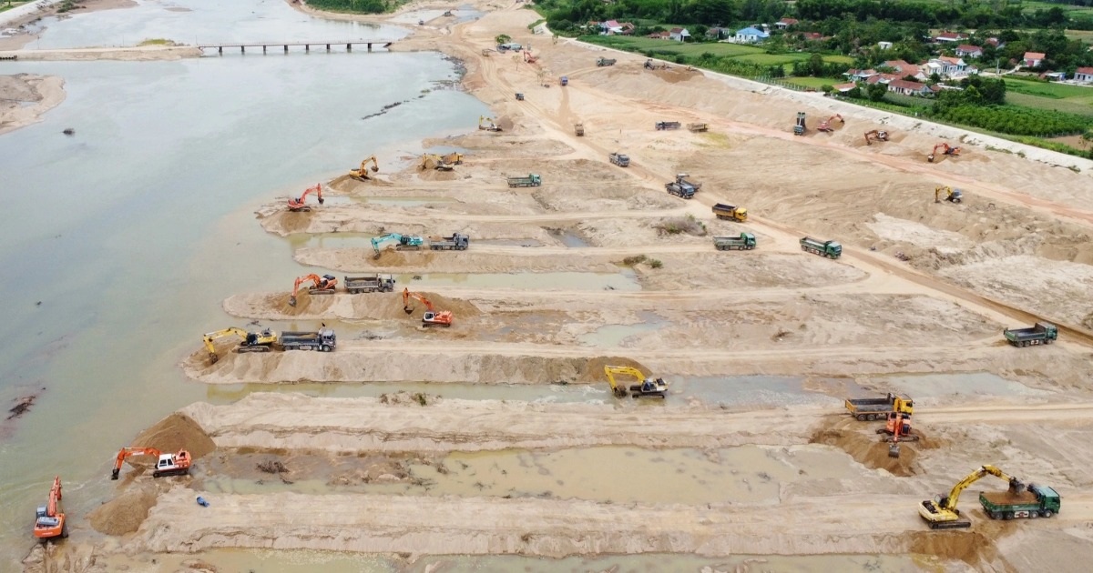 Tạm đình chỉ công tác chủ tịch xã vì buông lỏng quản lý khoáng sản