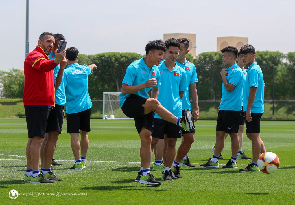 U23 Việt Nam bất ngờ được tập trên sân của nhà vô địch World Cup - 4 U23 Việt Nam bất ngờ được tập trên sân của nhà vô địch World Cup - 4