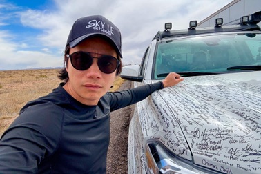 8X người Việt tại Mỹ đi khắp thế giới cắt tóc miễn phí lập kỷ lục Guinness