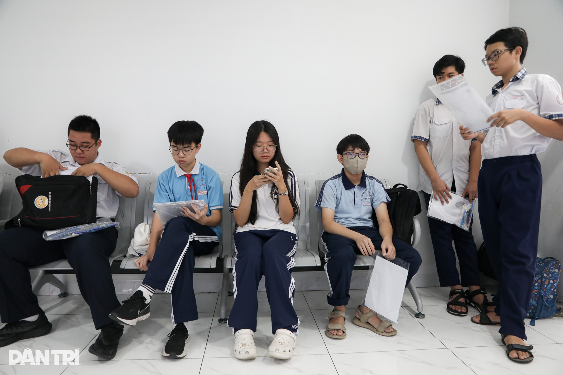 Cuộc đua vào lớp 10 Phổ thông Năng khiếu với tỉ lệ 1 chọi 8 ở TPHCM - 8