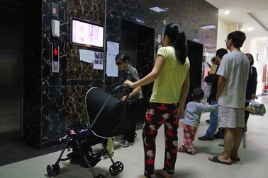 Bi hài chuyện “hận thù chung cư” vì đi thang máy