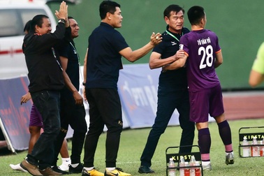 Tiến Linh kém may mắn, B.Bình Dương vẫn đánh bại CLB Thanh Hóa