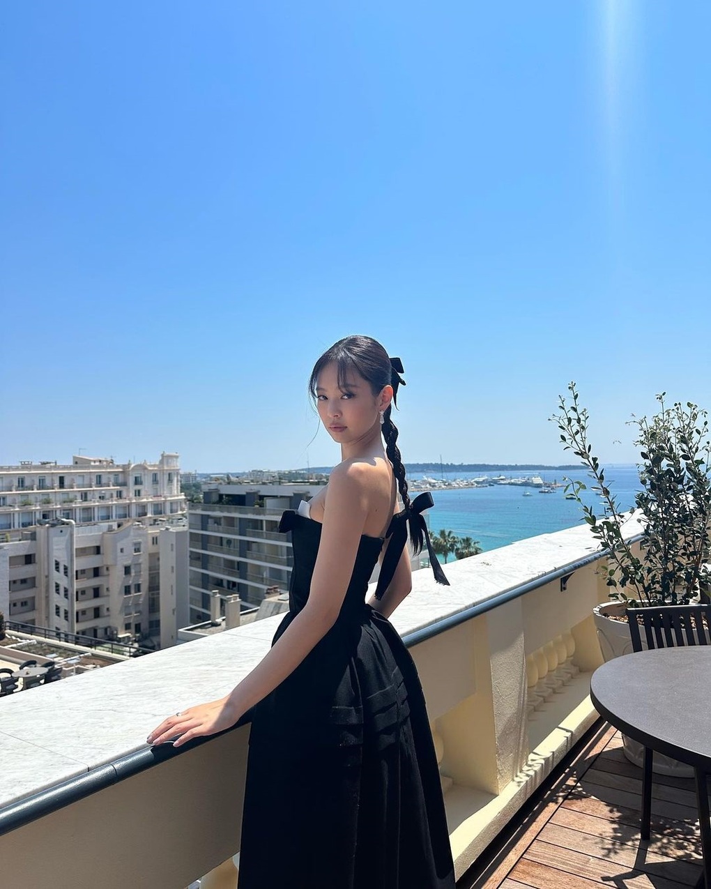Jennie, Diệu Nhi và nhiều sao nữ đang yêu thích món phụ kiện gì? - 4 Jennie, Diệu Nhi và nhiều sao nữ đang yêu thích món phụ kiện gì? - 4